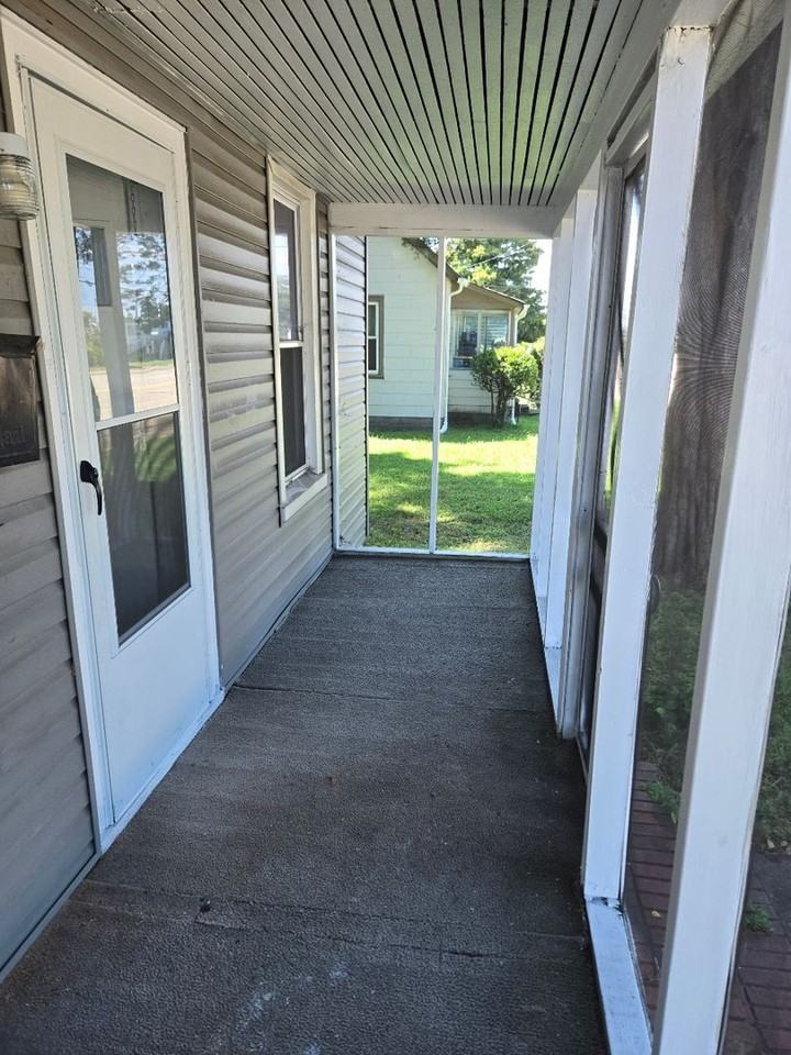 407 W Pembroke Ave - Photo 2 of 10