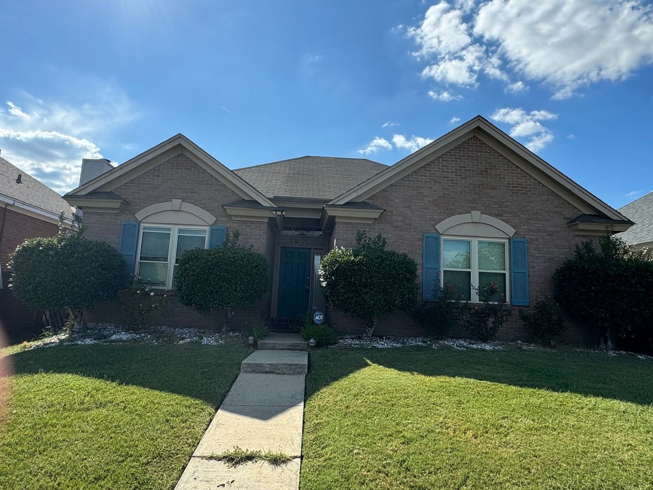 2340 Mill Ridge Dr - Photo 2 of 31
