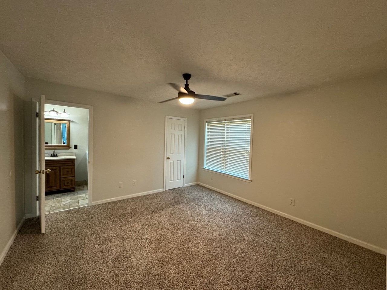 2340 Mill Ridge Dr - Photo 4 of 31