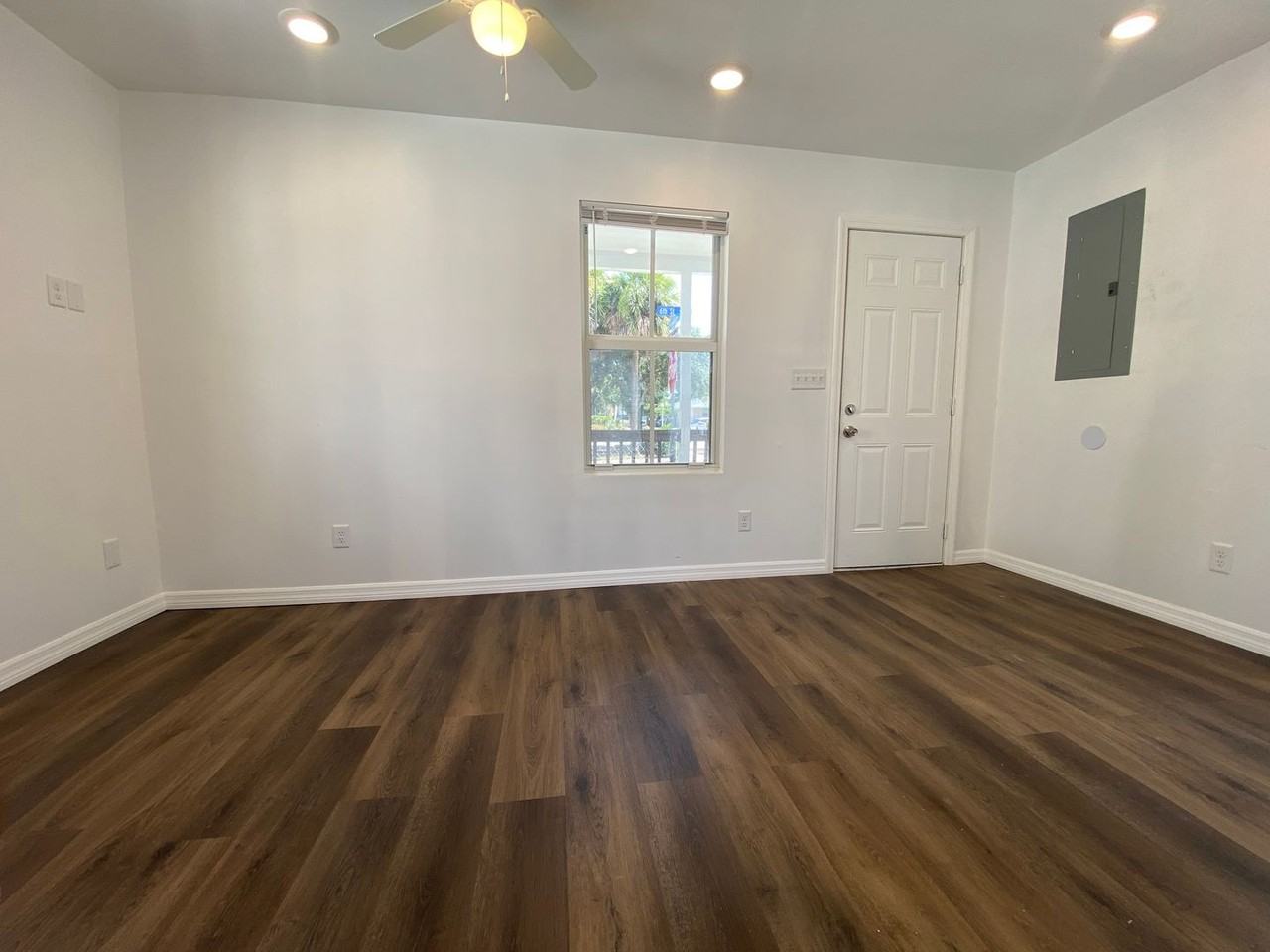641 6th St - Photo 3 of 15