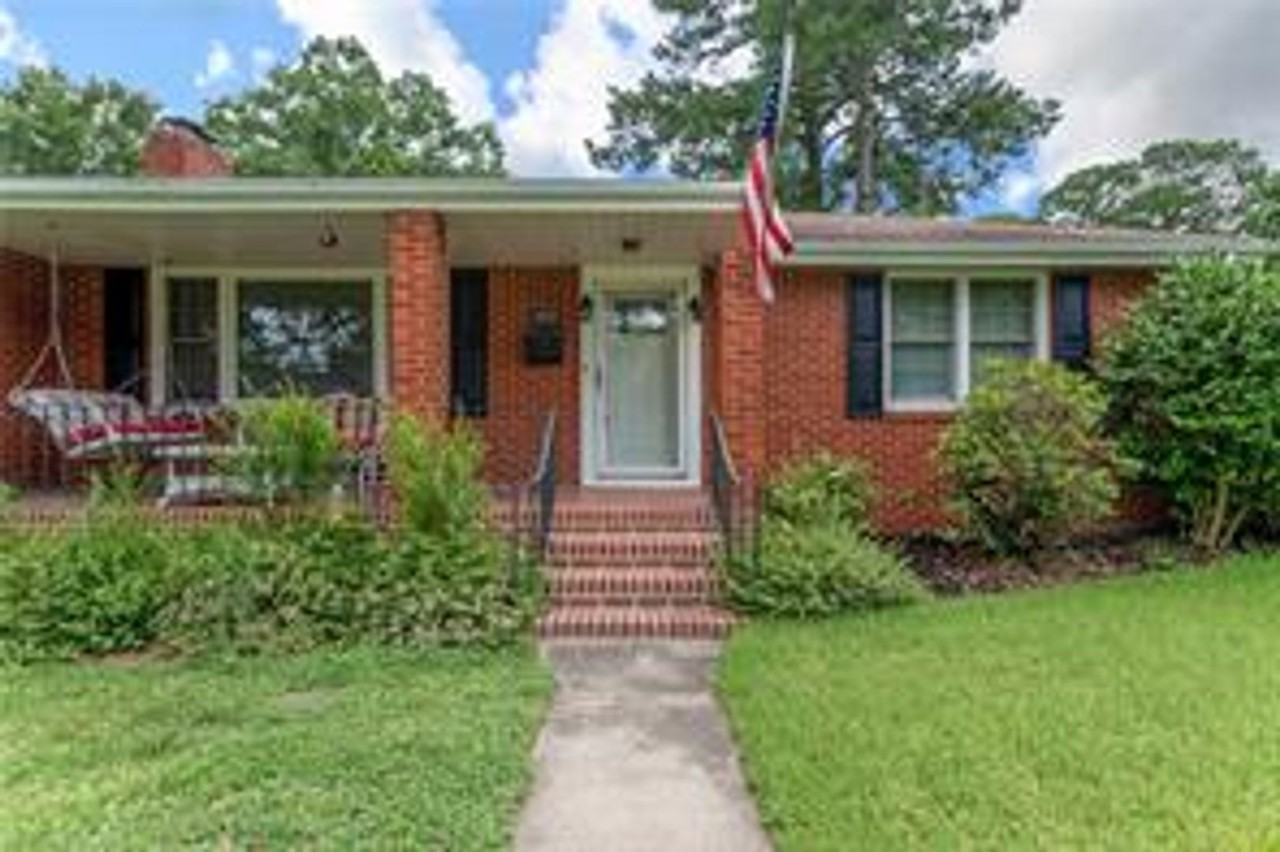 107 Lynn Dr - Photo 2 of 31