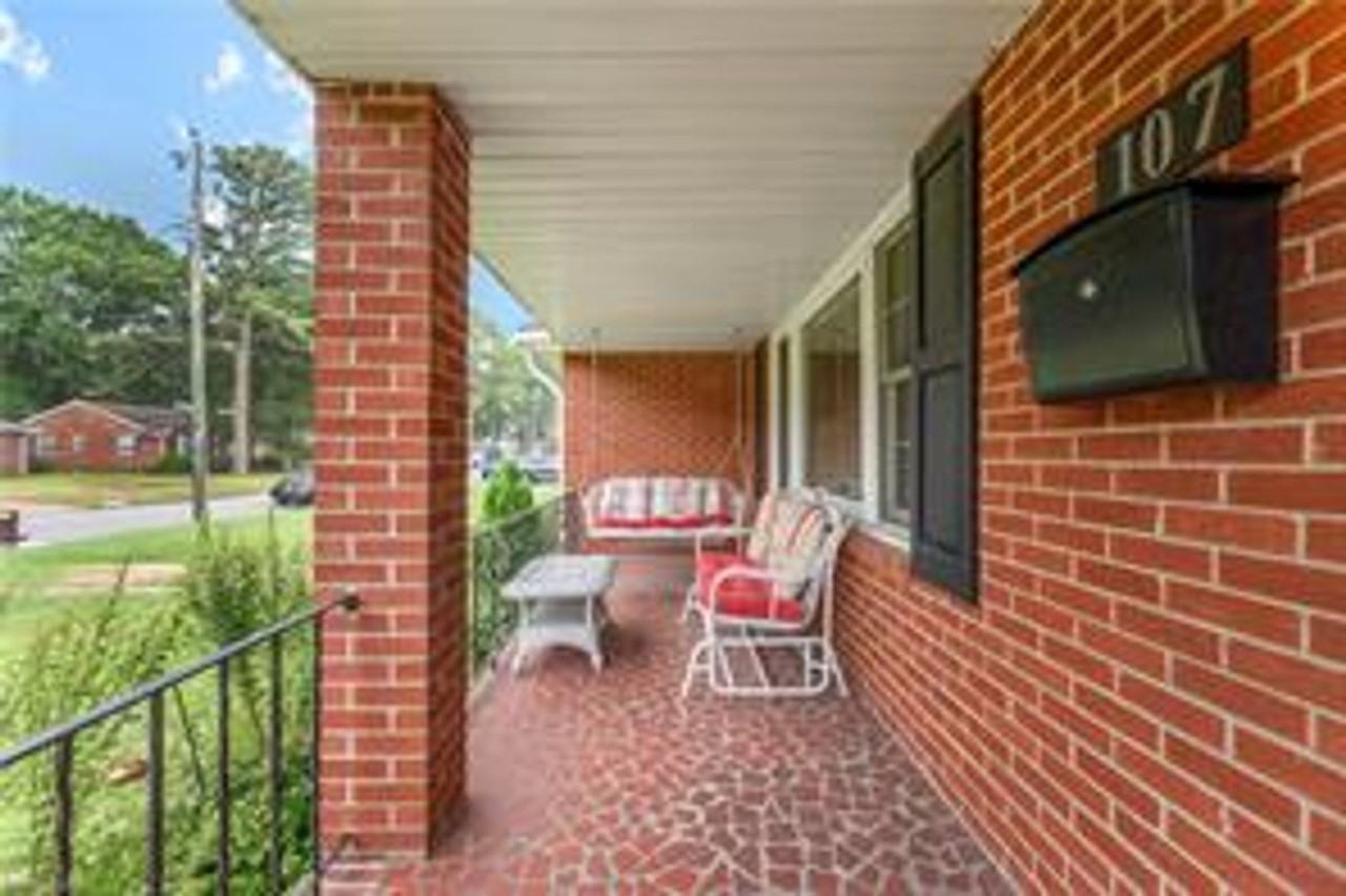 107 Lynn Dr - Photo 3 of 31