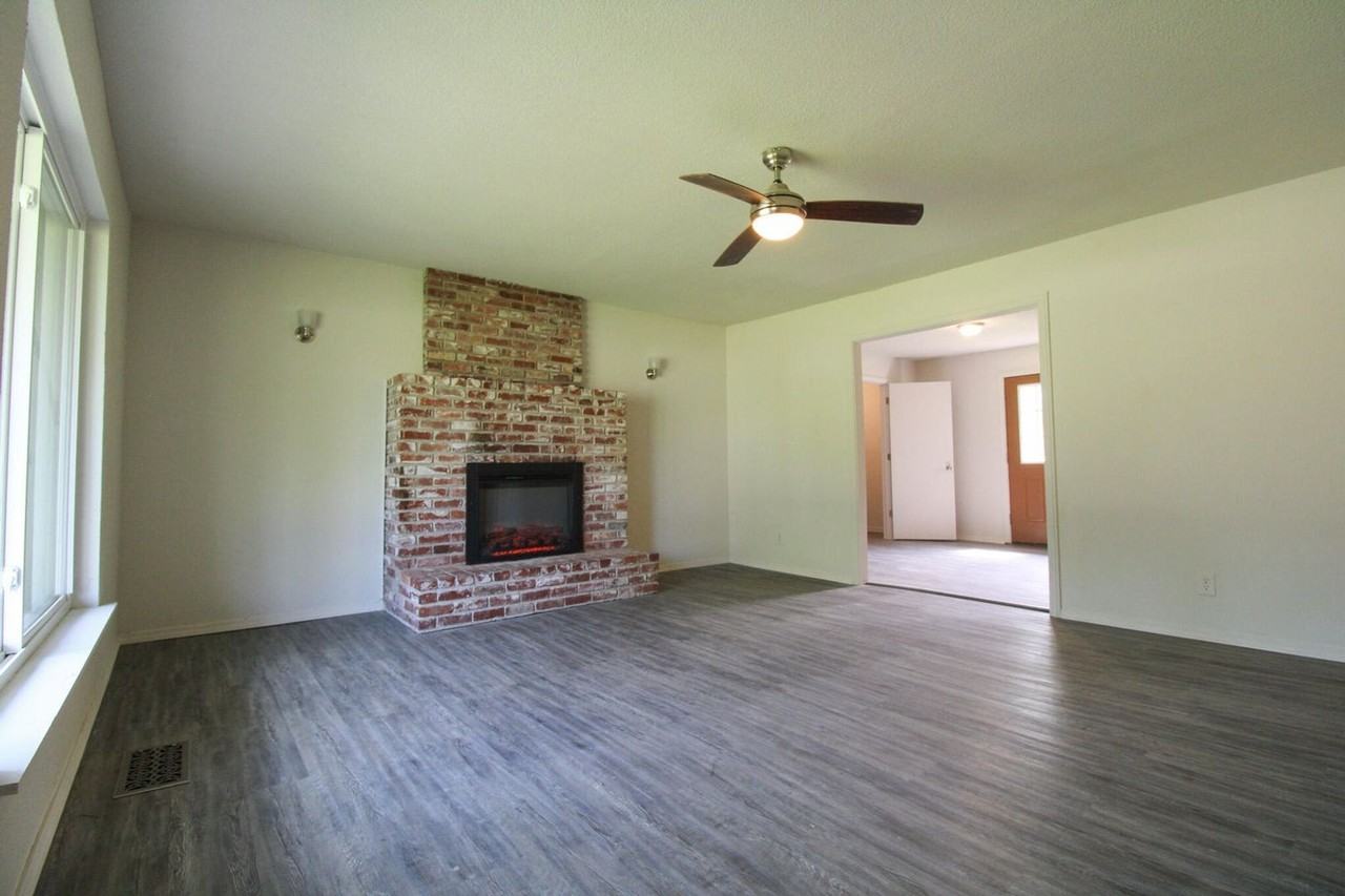 388 Pine Ridge Rd - Photo 2 of 10