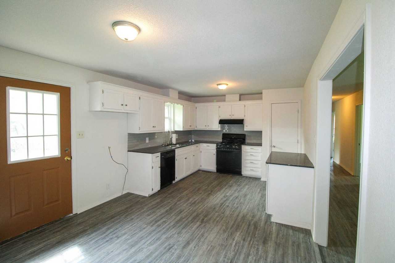 388 Pine Ridge Rd - Photo 3 of 10