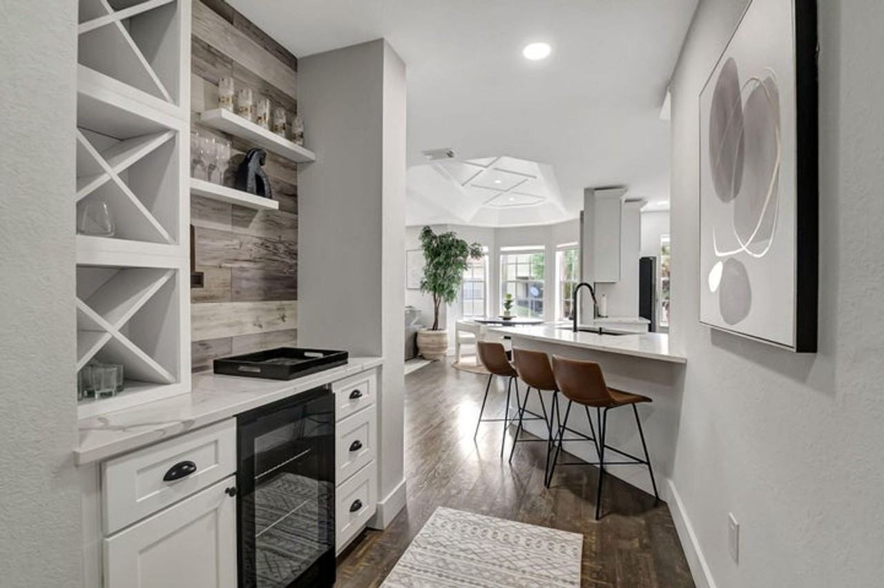 1910 Belmont Pl - Photo 2 of 22