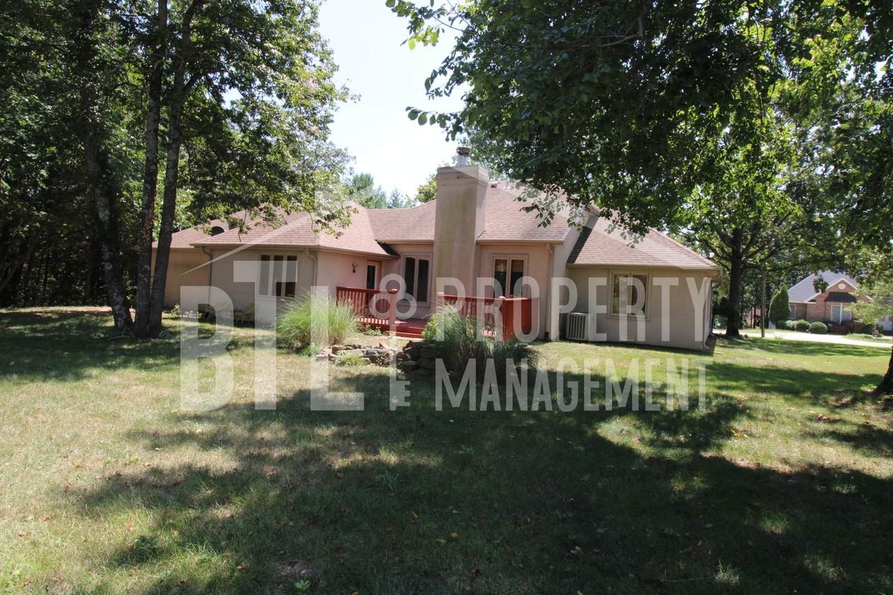 271 Loganberry Rd - Photo 2 of 15