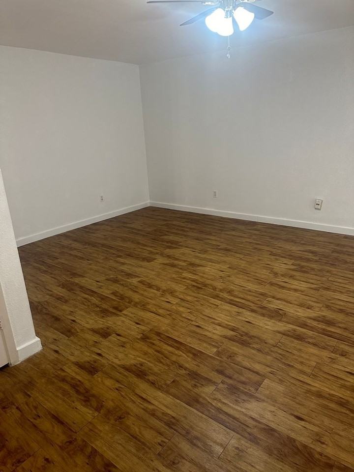 2 Bed 2 Bath - Photo 4 of 23