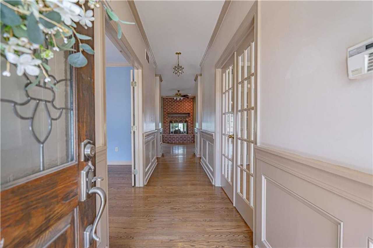 3475 Manor Rd - Photo 3 of 18