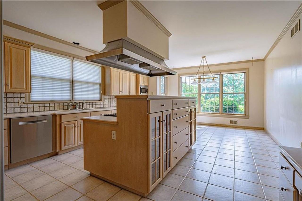 3475 Manor Rd - Photo 7 of 18