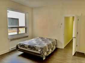 4970 Chemin Queen Mary - Photo 1 of 1