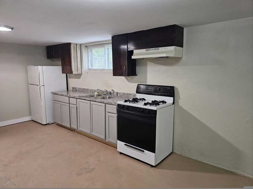 1045 1/2 N 31st St - Photo 2 of 6