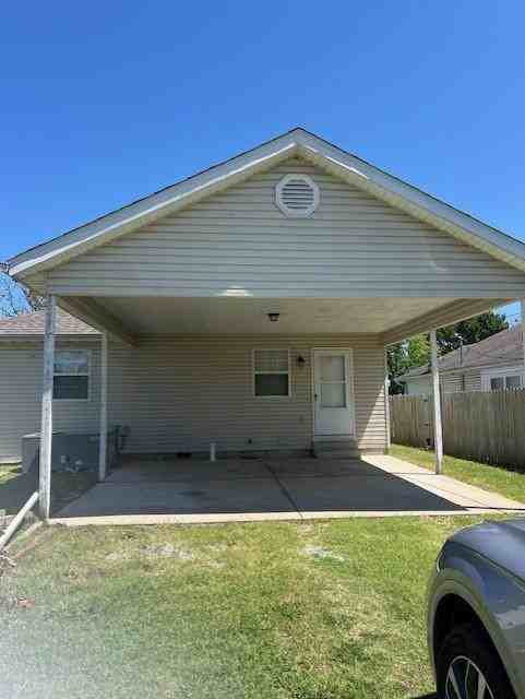 3110 S Pearl Ave - Photo 2 of 5