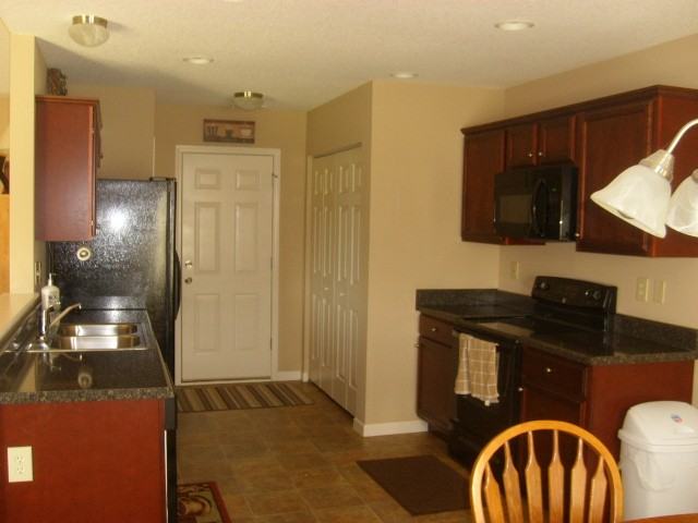 657 Chartwell Dr - Photo 3 of 5