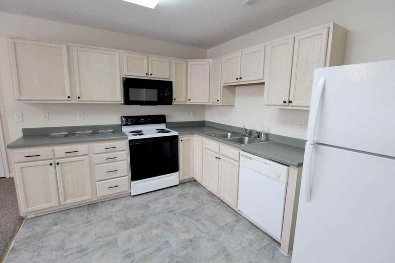 1322 Devon Ln - Photo 5 of 30