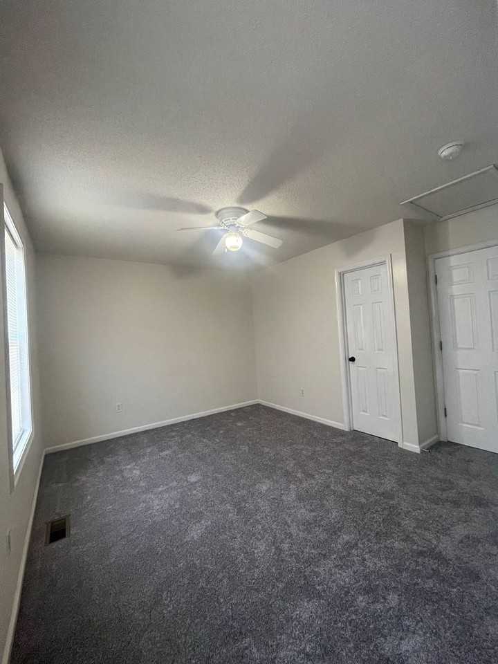 1322 Devon Ln - Photo 6 of 30