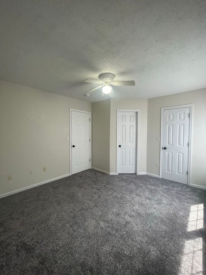 1322 Devon Ln - Photo 7 of 30