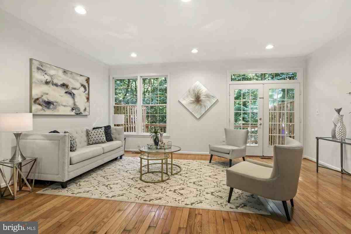 11280 Fairwind Way - Photo 2 of 25