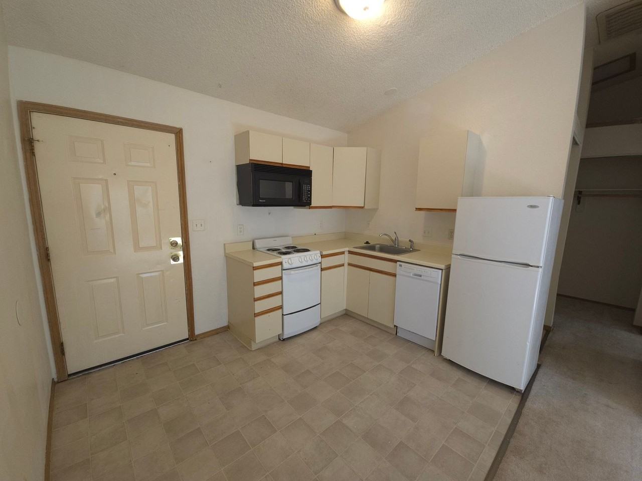 2320 Goss - Photo 4 of 28