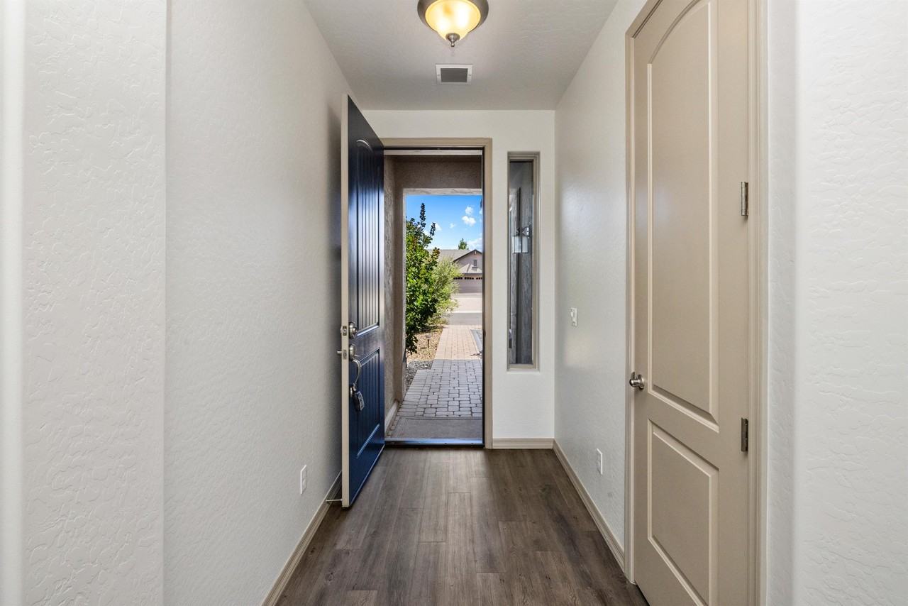 2547 Comet Loop - Photo 3 of 22