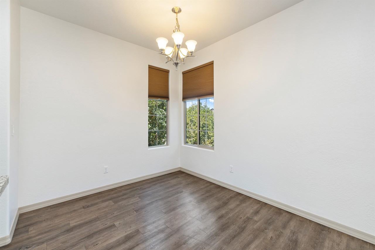 2547 Comet Loop - Photo 2 of 22