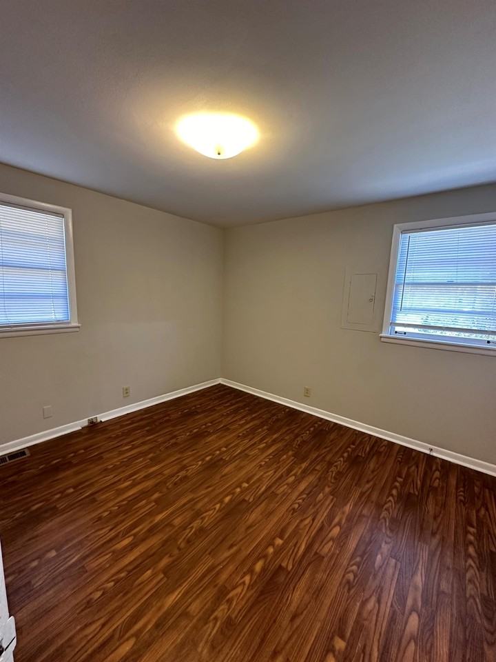 725 Devon Ln - Photo 2 of 10