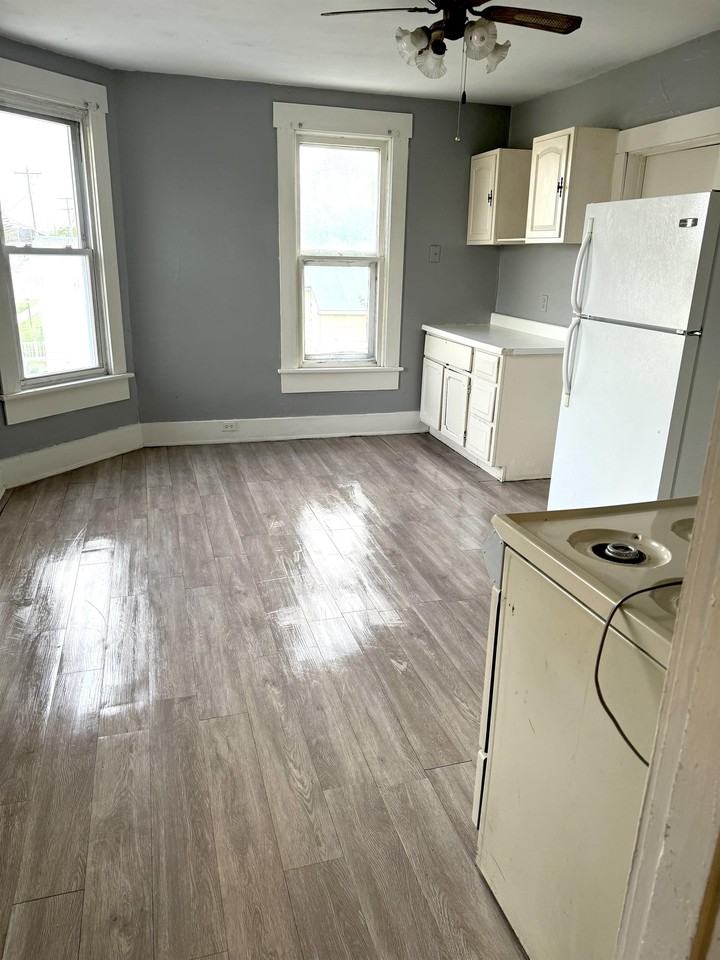 252 N Main St Uppr - Photo 2 of 9