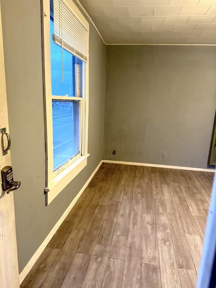 252 N Main St Uppr - Photo 3 of 9