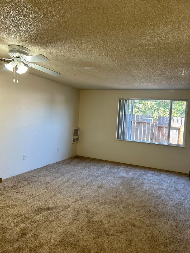 505 27th Ave Se #31 - Photo 3 of 11
