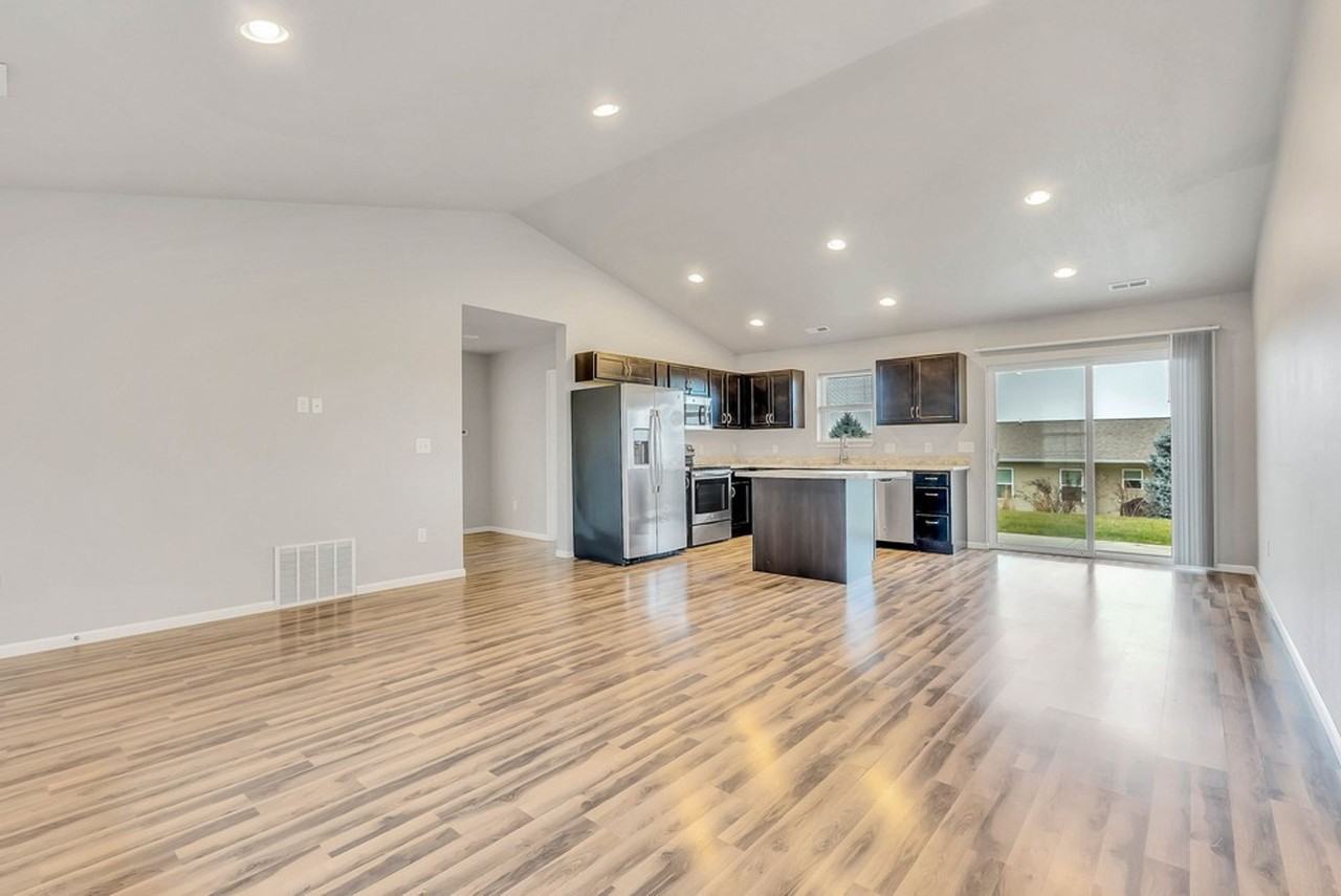 5483 Summerland Dr - Photo 6 of 31