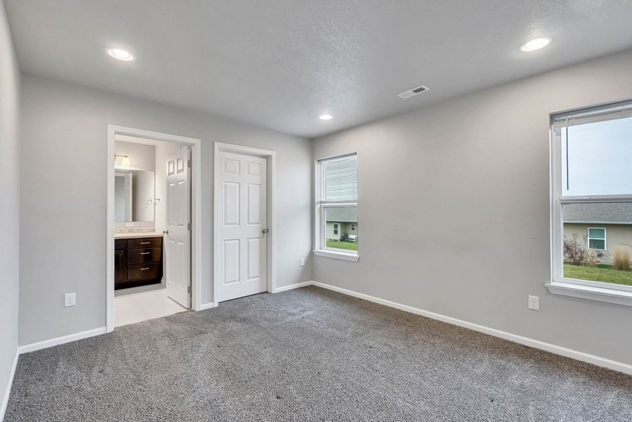 5483 Summerland Dr - Photo 7 of 31