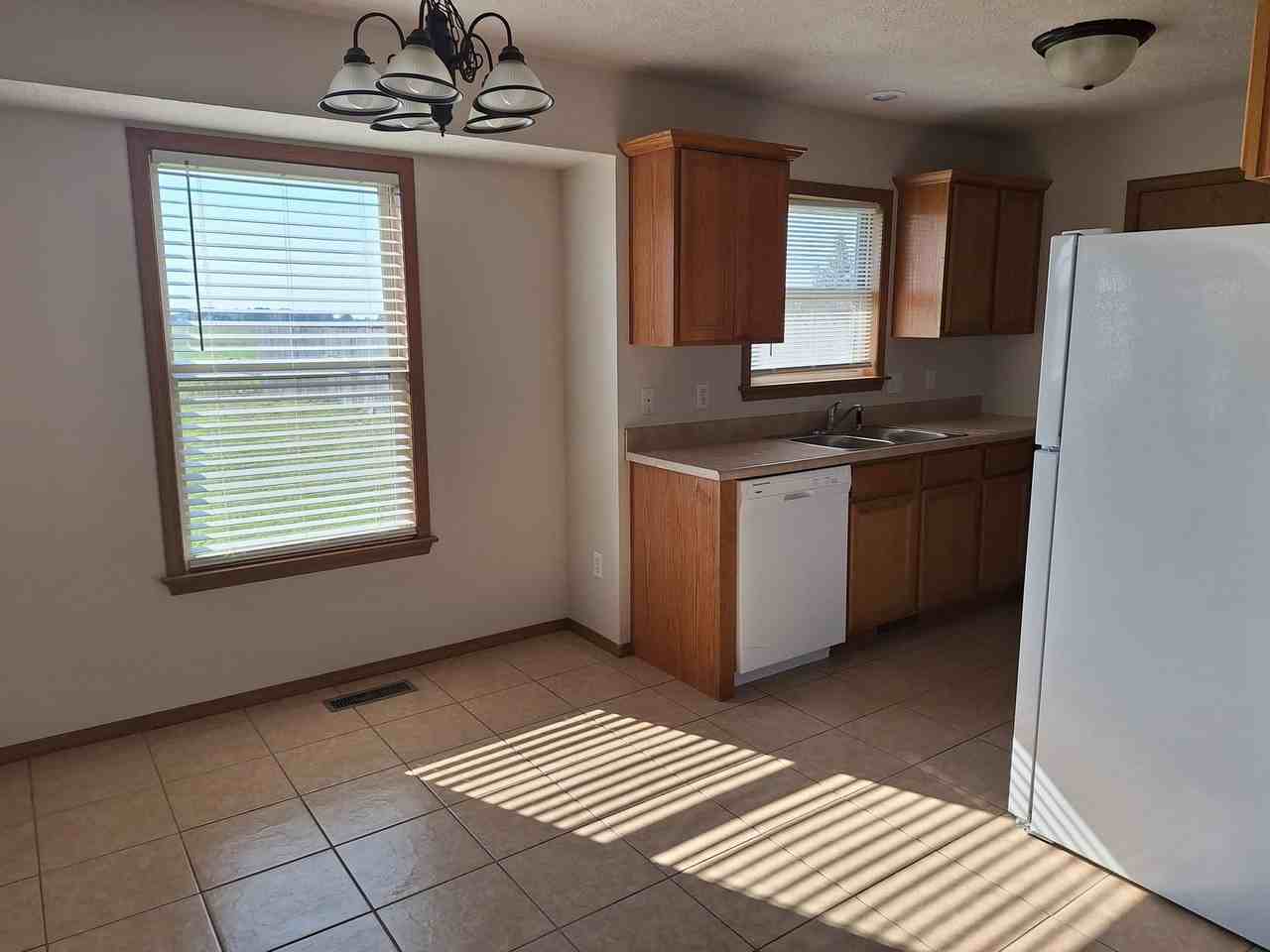 6205 N 10th Ave - Photo 4 of 18