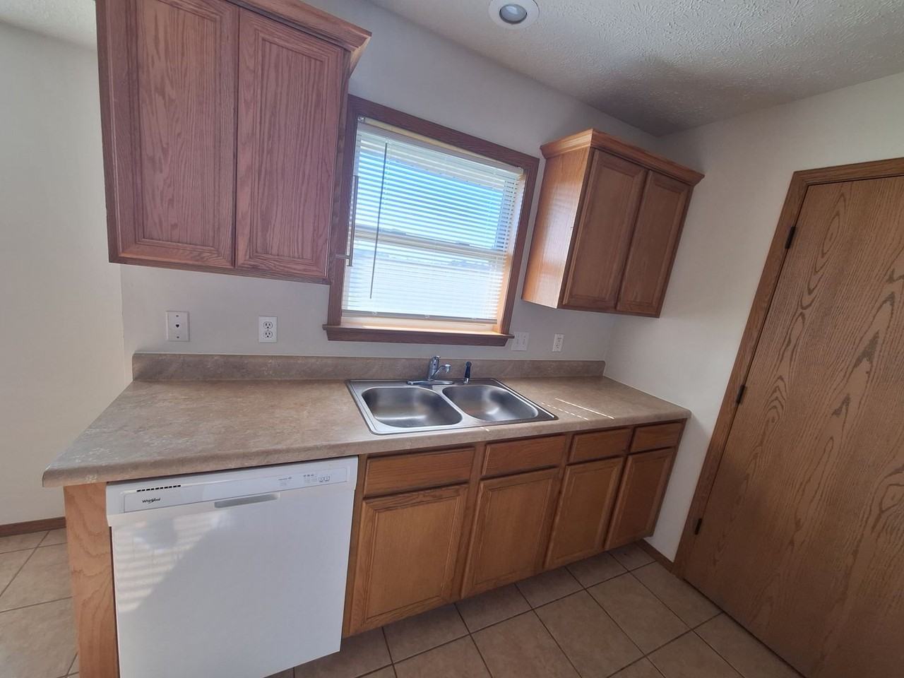 6205 N 10th Ave - Photo 5 of 18