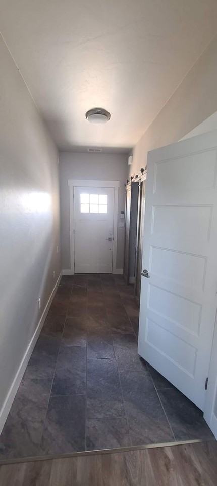 423 Brealyn Ct #B - Photo 2 of 21