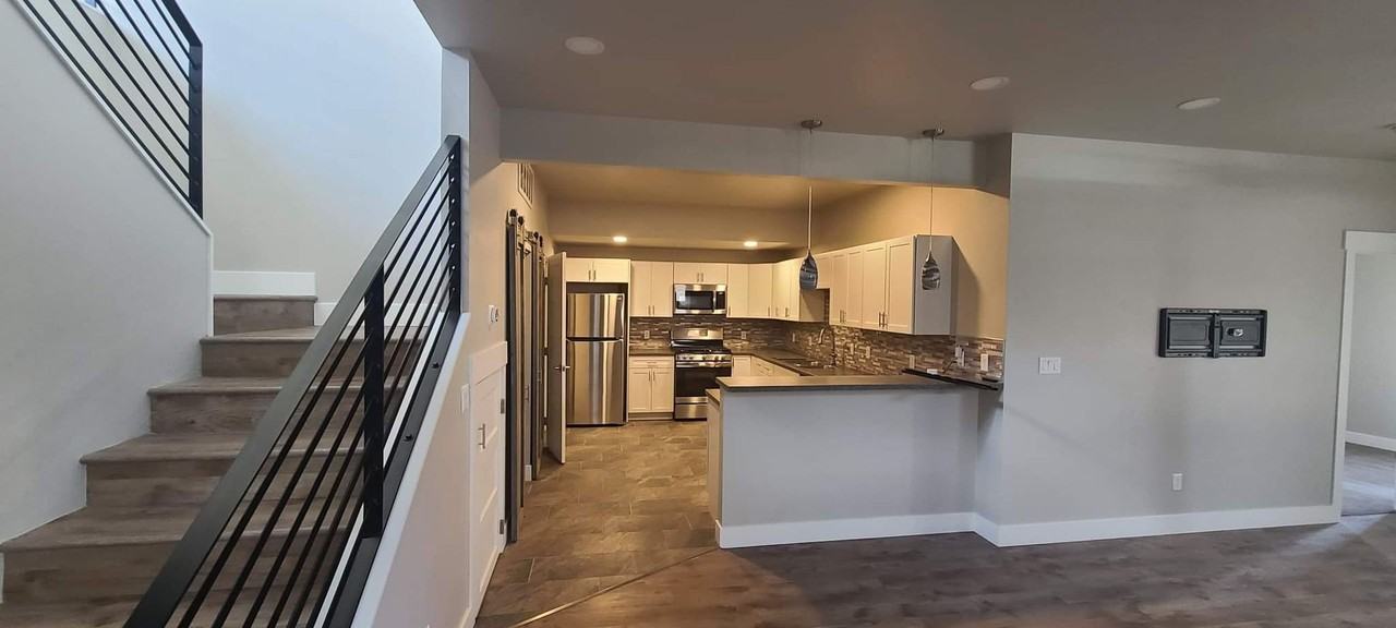 423 Brealyn Ct #B - Photo 3 of 21