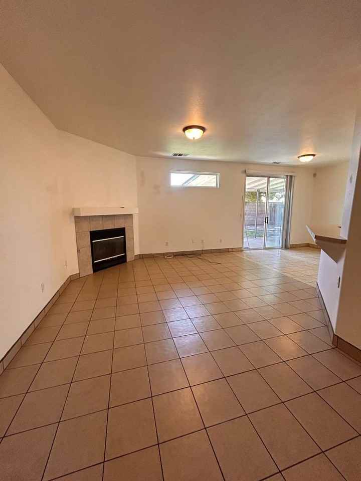 1044 S Rio Linda St - Photo 3 of 17