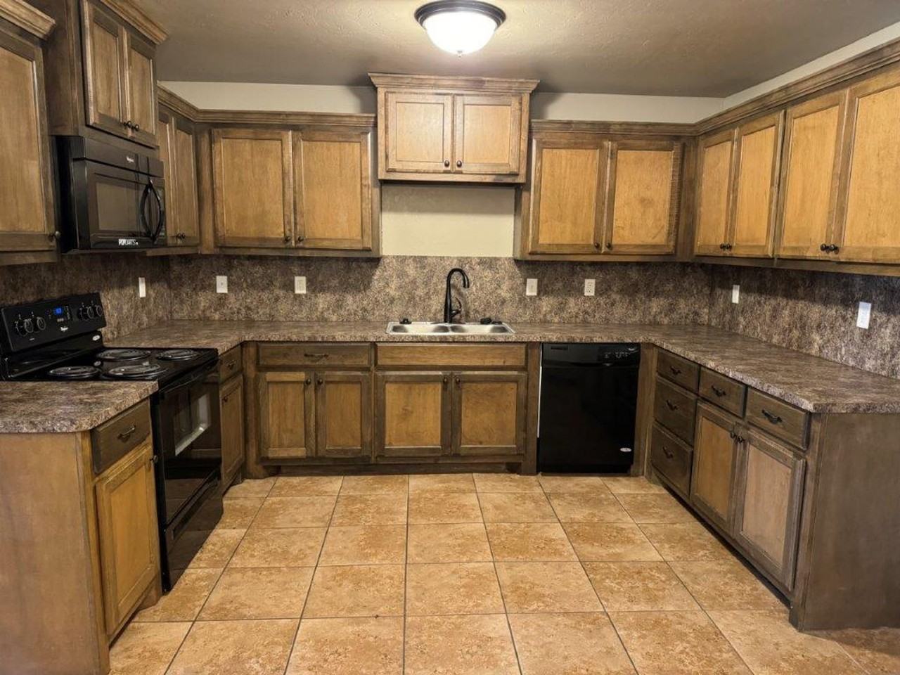 2728 Valley View Dr - Photo 2 of 13