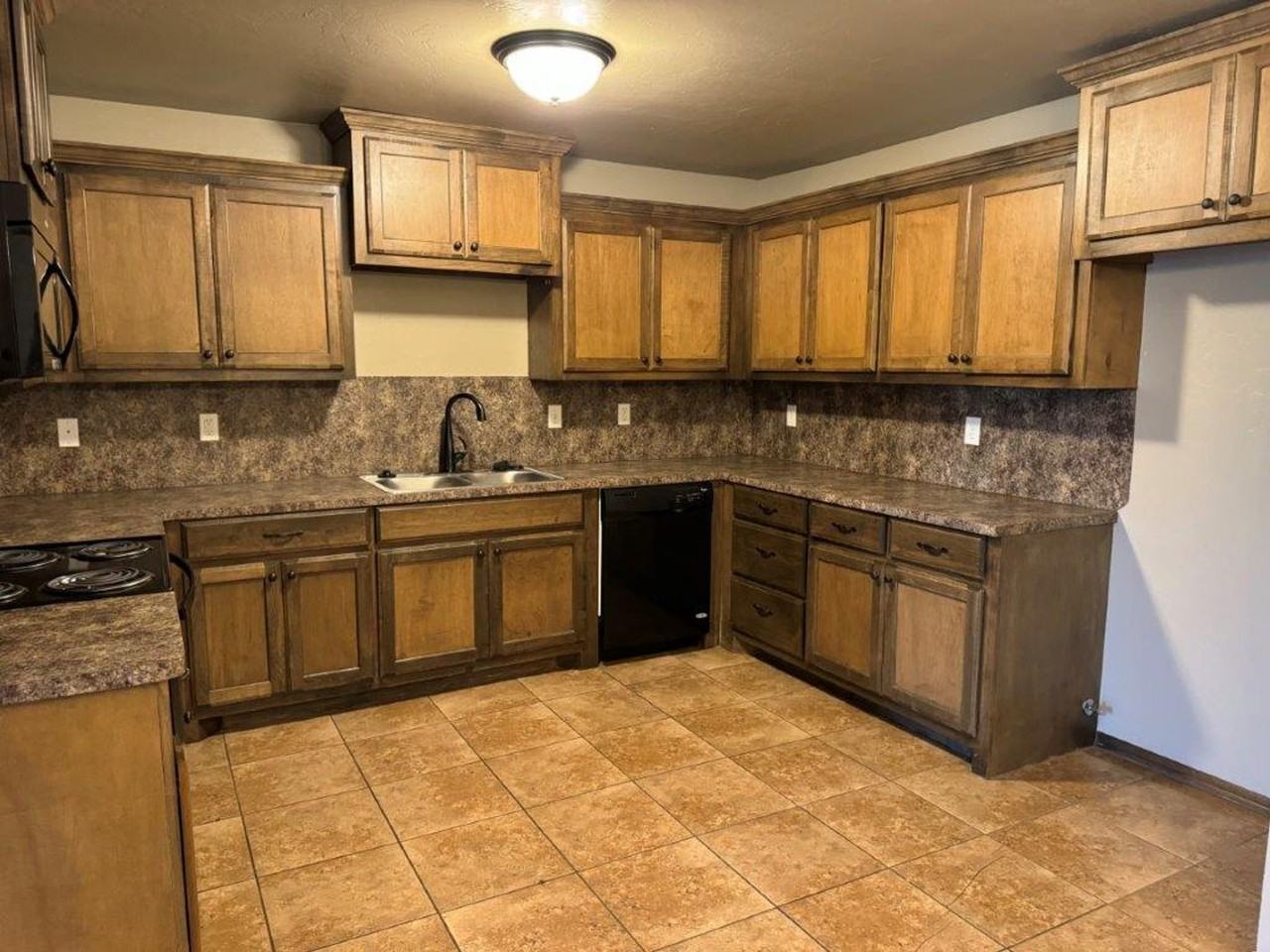 2728 Valley View Dr - Photo 3 of 13