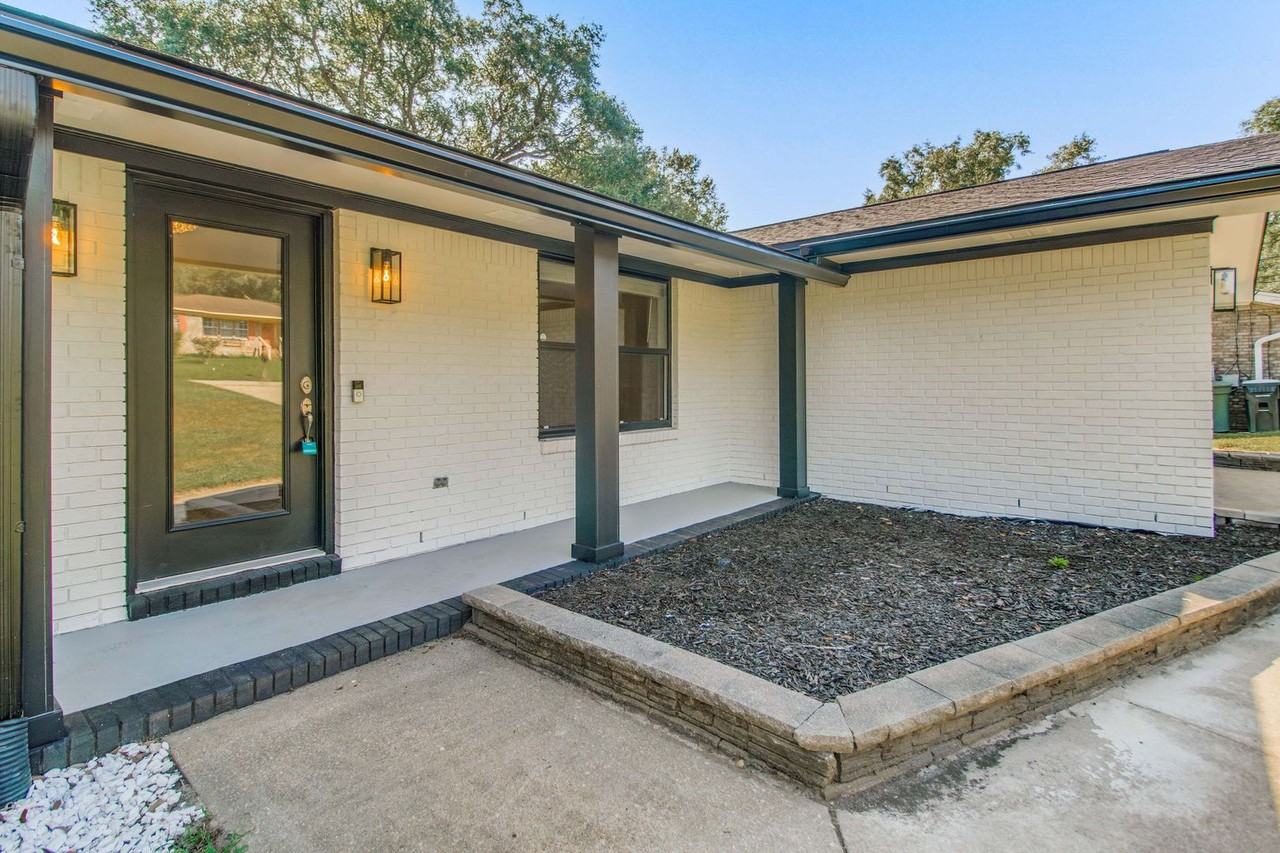 5894 W Shore Dr - Photo 3 of 38