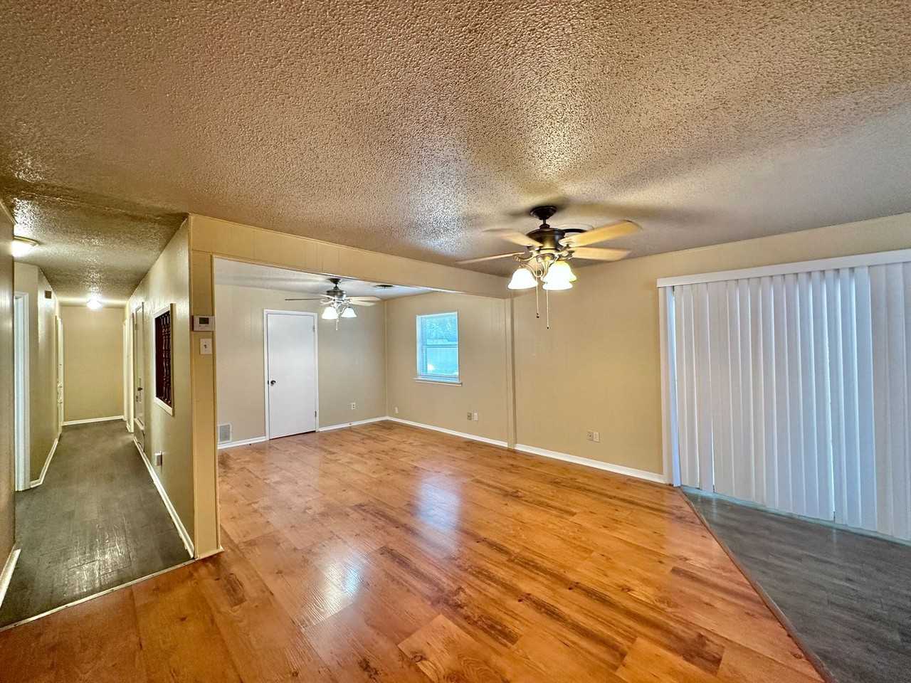 504 Dianne Dr - Photo 2 of 28