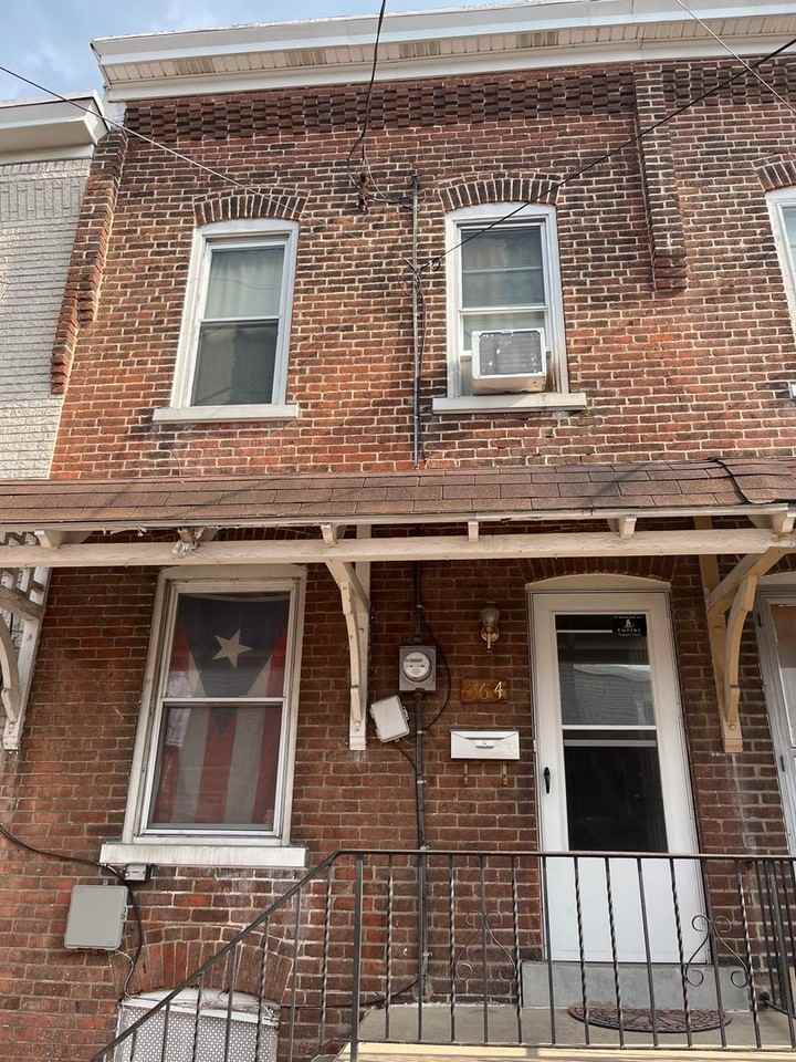 364 W Green St - Photo 2 of 11