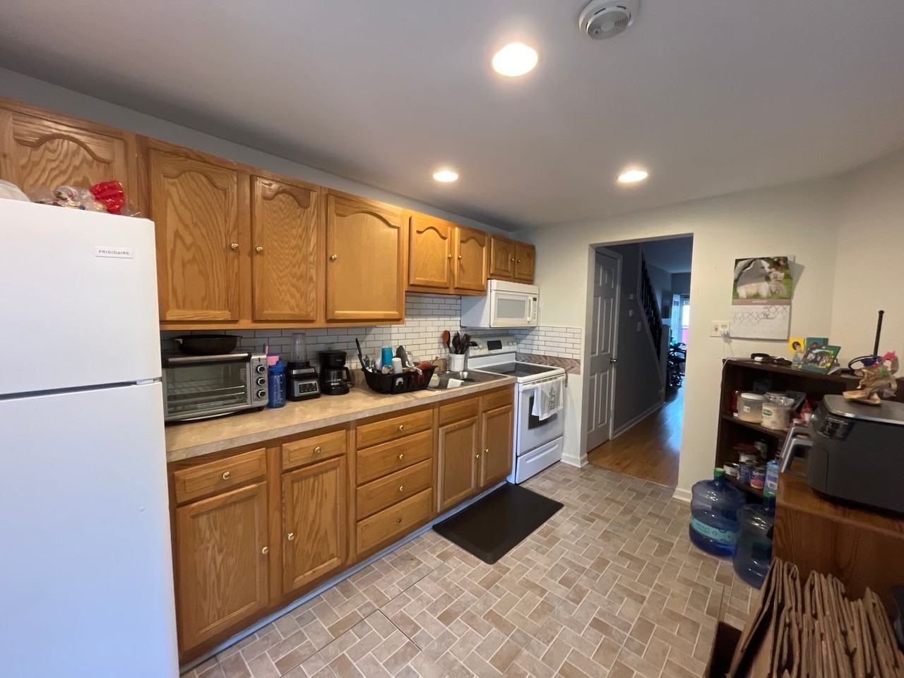 364 W Green St - Photo 5 of 11