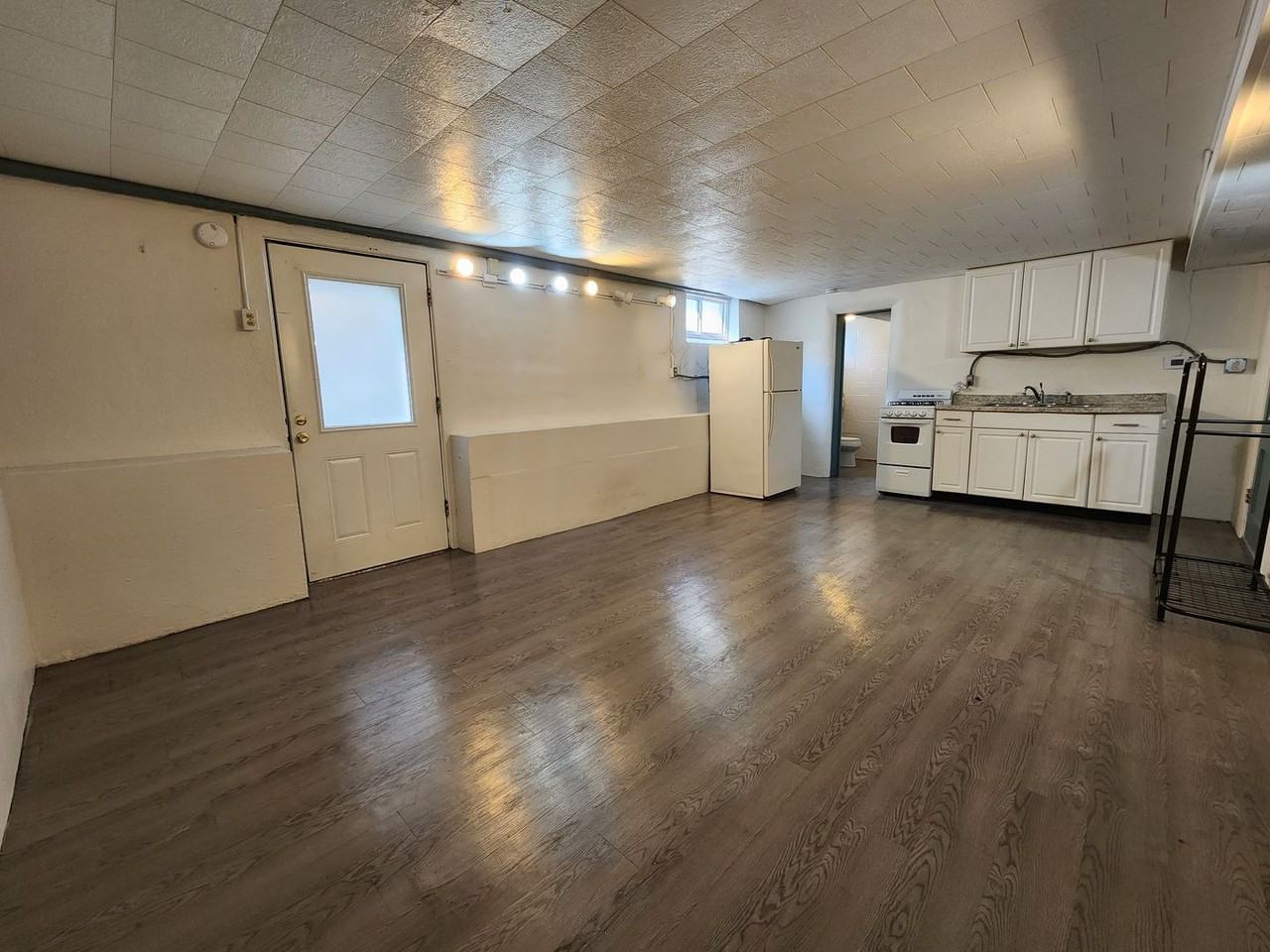 1304 N Main St - Photo 2 of 5