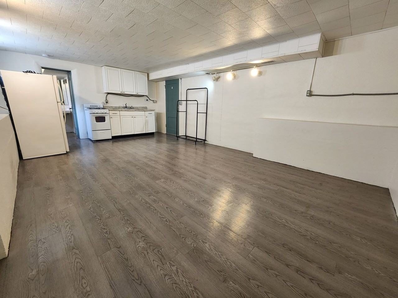 1304 N Main St - Photo 3 of 5