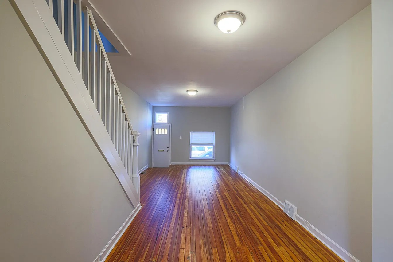 305 S Macon St - Photo 2 of 10