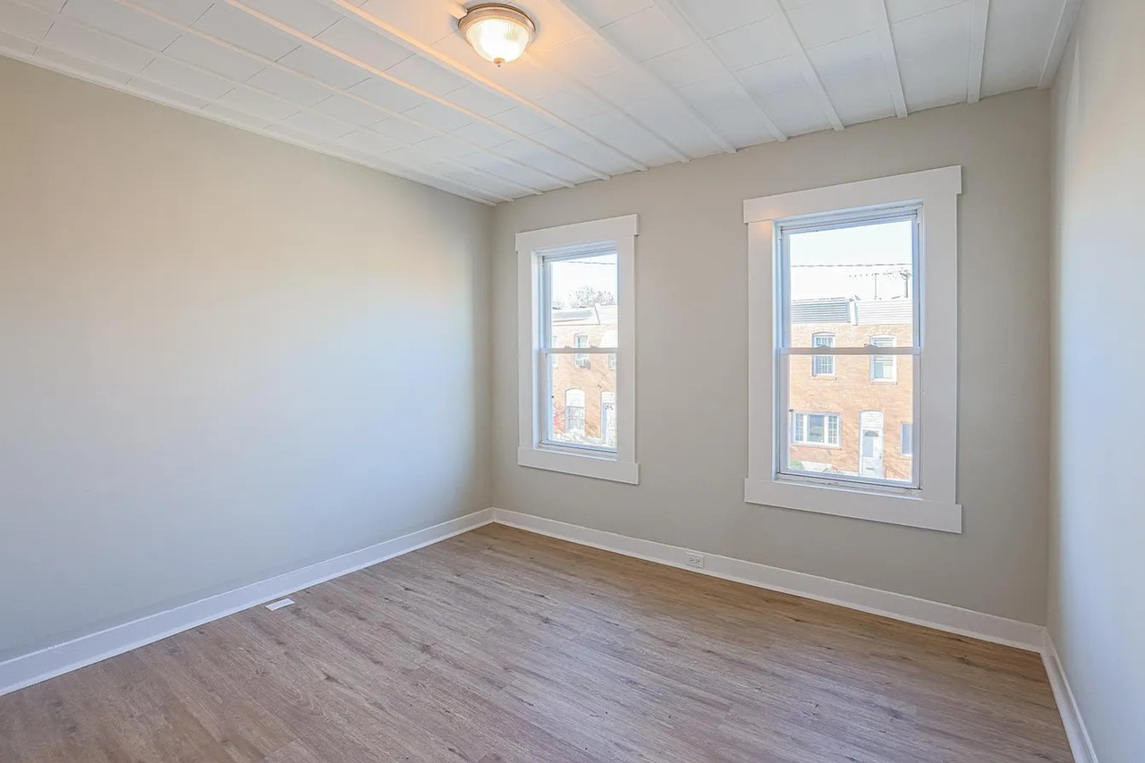 305 S Macon St - Photo 7 of 10