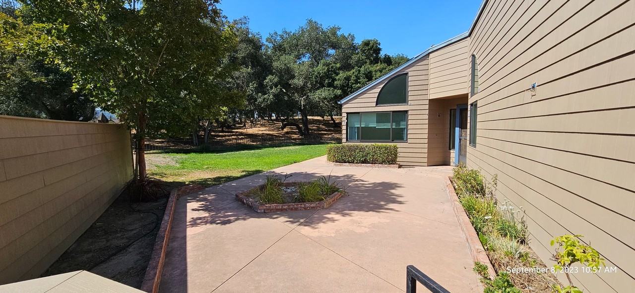 1440 Oakridge Park Rd - Photo 3 of 40