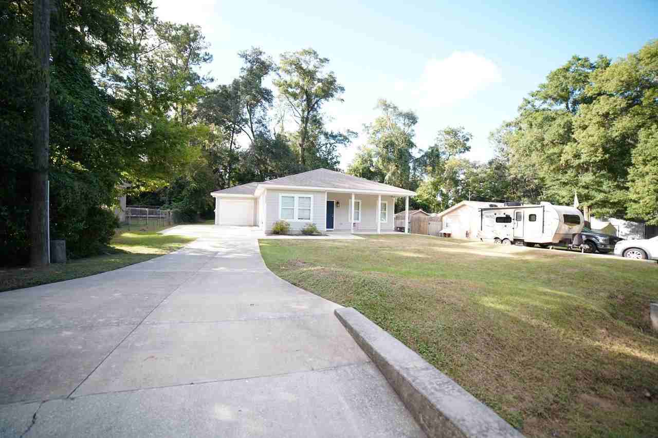 2040 Harriet Dr - Photo 2 of 26