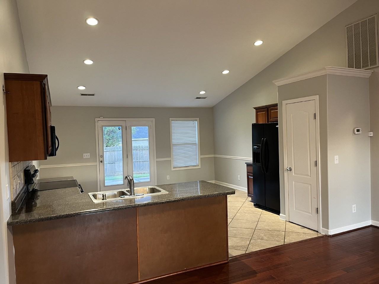 5004 Pelican Ct - Photo 5 of 27