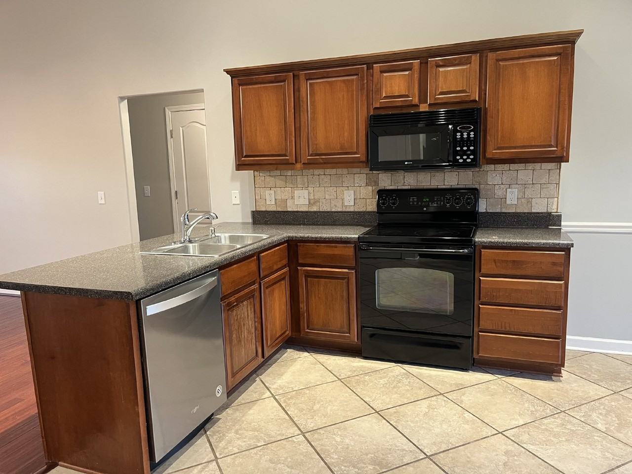 5004 Pelican Ct - Photo 6 of 27