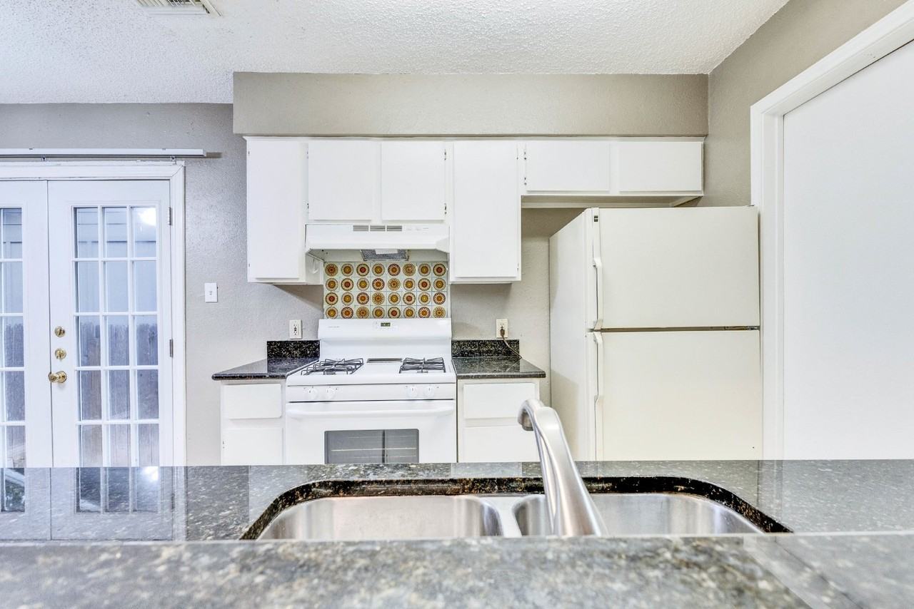 10801 Lanshire Dr #A - Photo 6 of 16